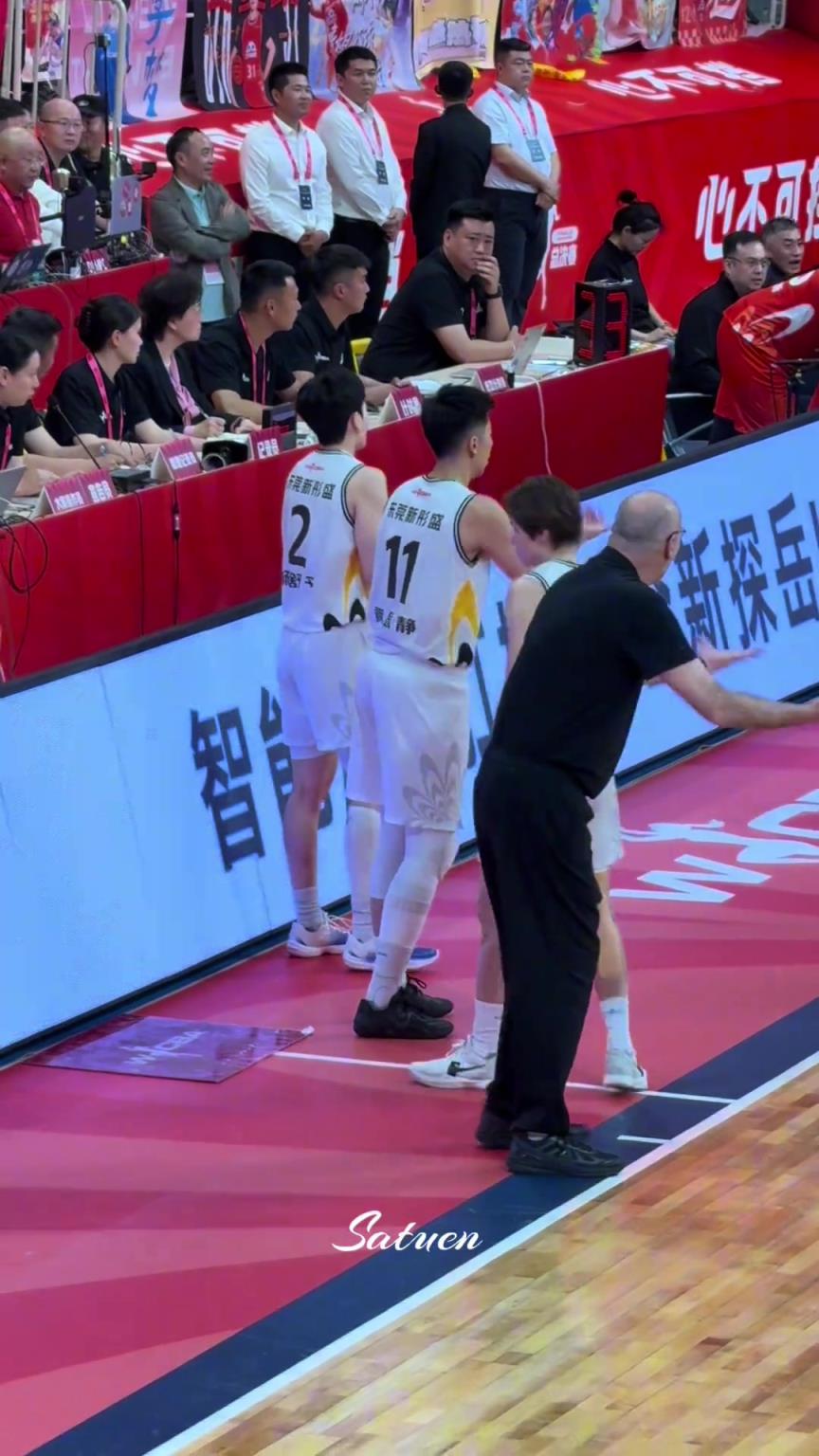 無奈的一家三口！絕望的教練，氣瘋了的皮總！