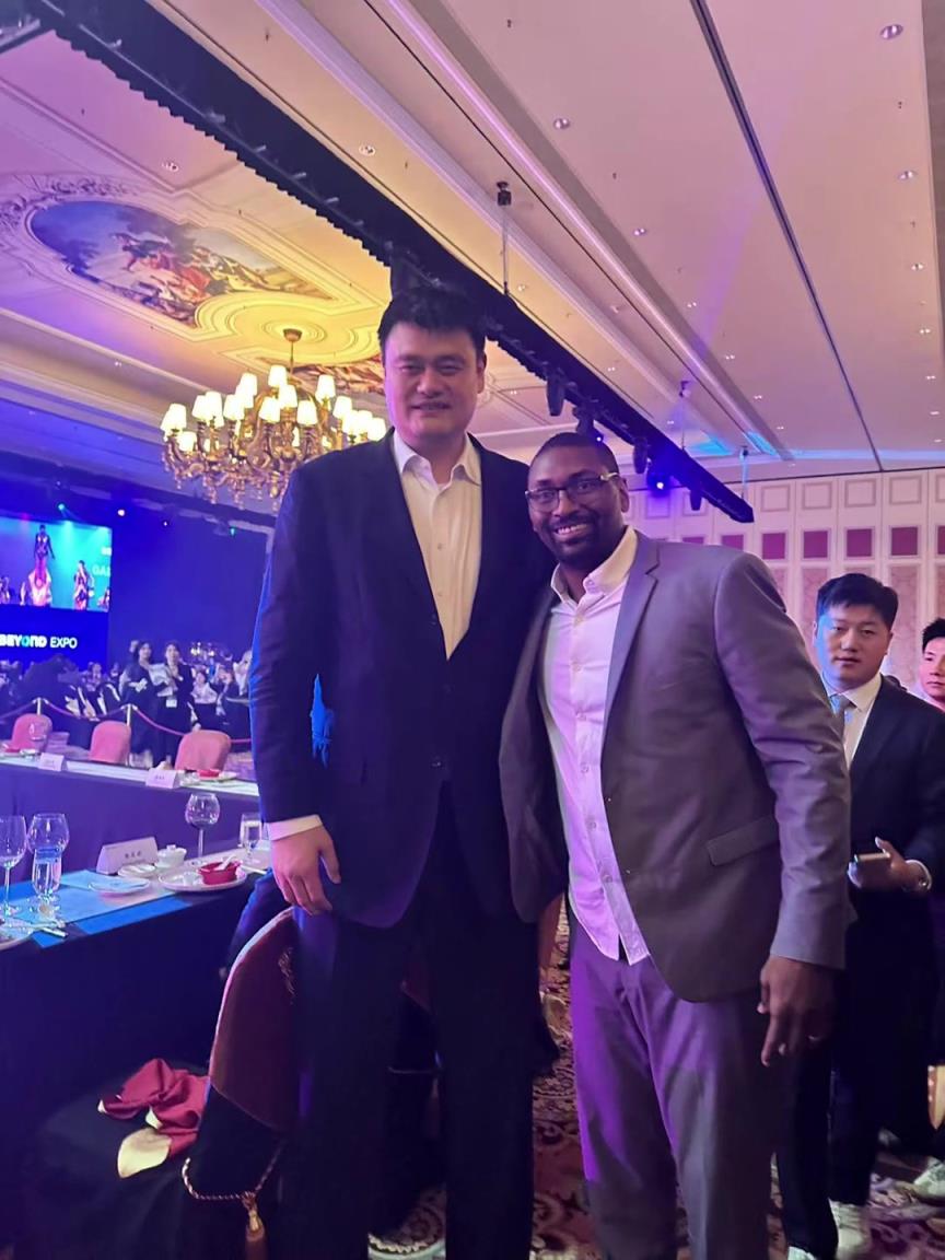 阿泰斯特曬與姚明合照：這是我最喜歡的隊友 姚??！