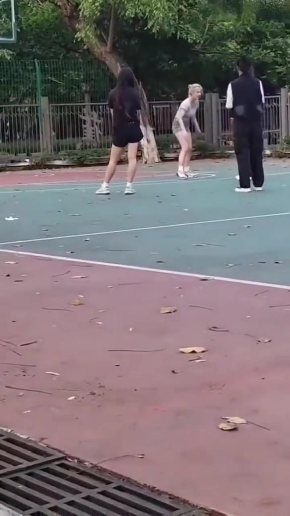 上來就背打女生的男人，真的活該沒有女朋友啊