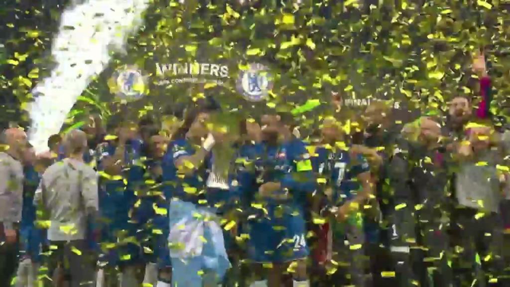 ?榮耀藍(lán)軍！歐協(xié)聯(lián)奪冠捧杯！里斯-詹姆斯高舉獎(jiǎng)杯全隊(duì)?wèi)c祝