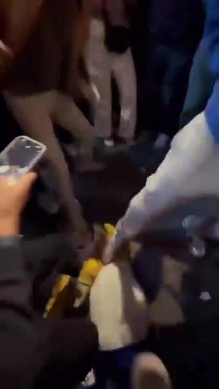 驚！尼克斯大勝步行者后，哈利伯頓遭主場球迷群毆