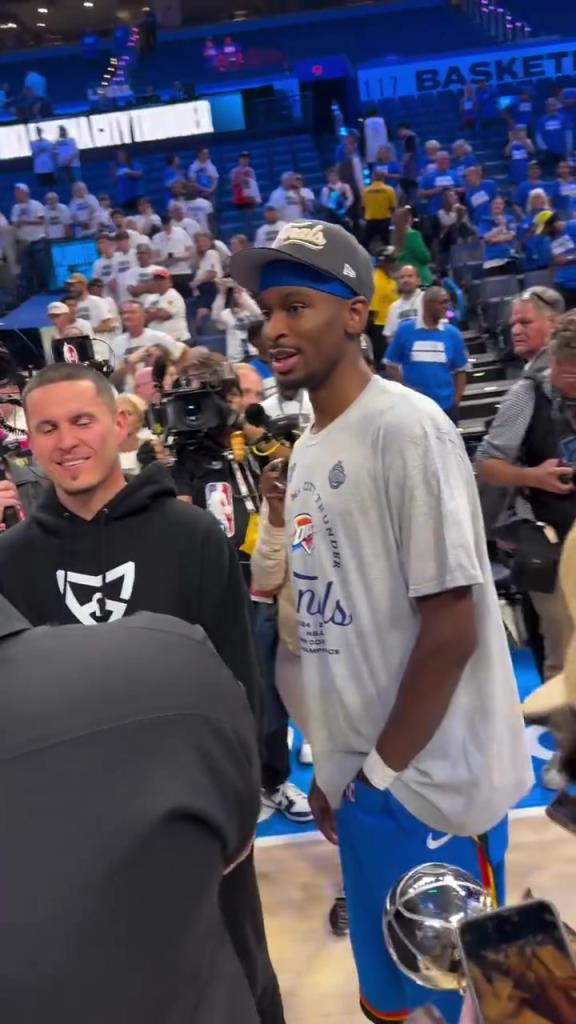 道理我都懂，但是為什么亞歷山大拿到MVP之后要掏襠